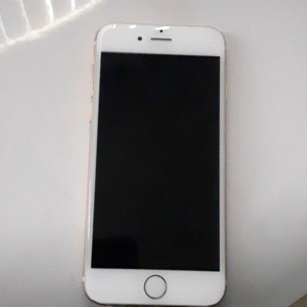 Iphone 6s with battery problem, you can  fix the battery at the mall for 50$